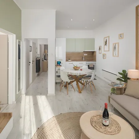 Storia Parentina Апартаменти *